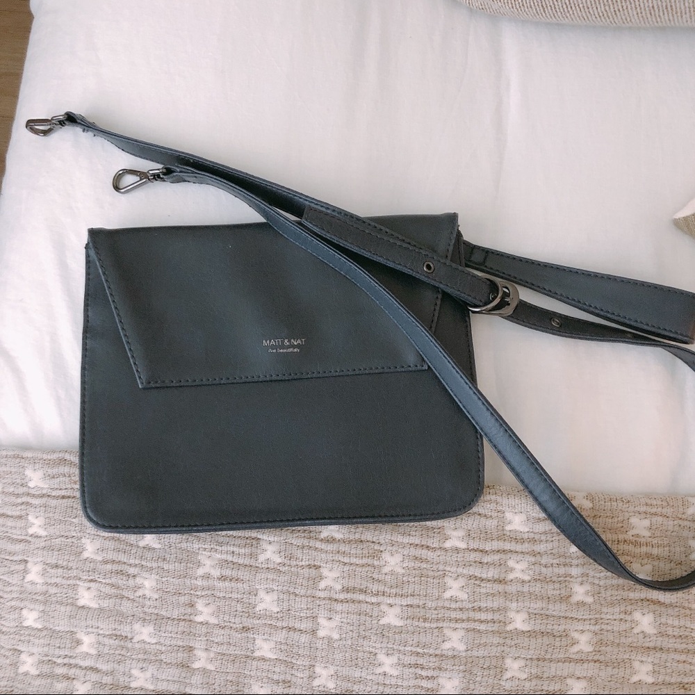 Cross body envelope purse